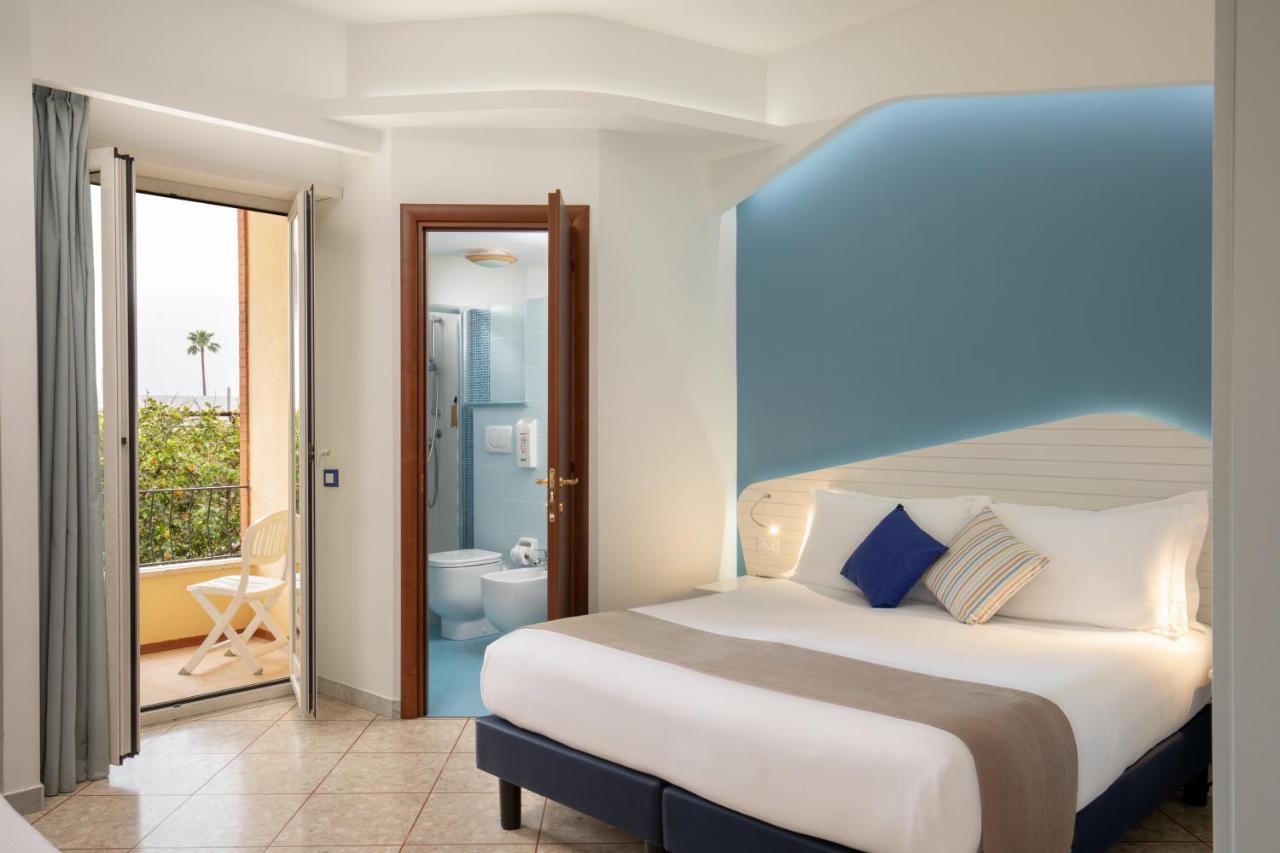 Hotel Casa Yvorio Terracina Eksteriør bilde