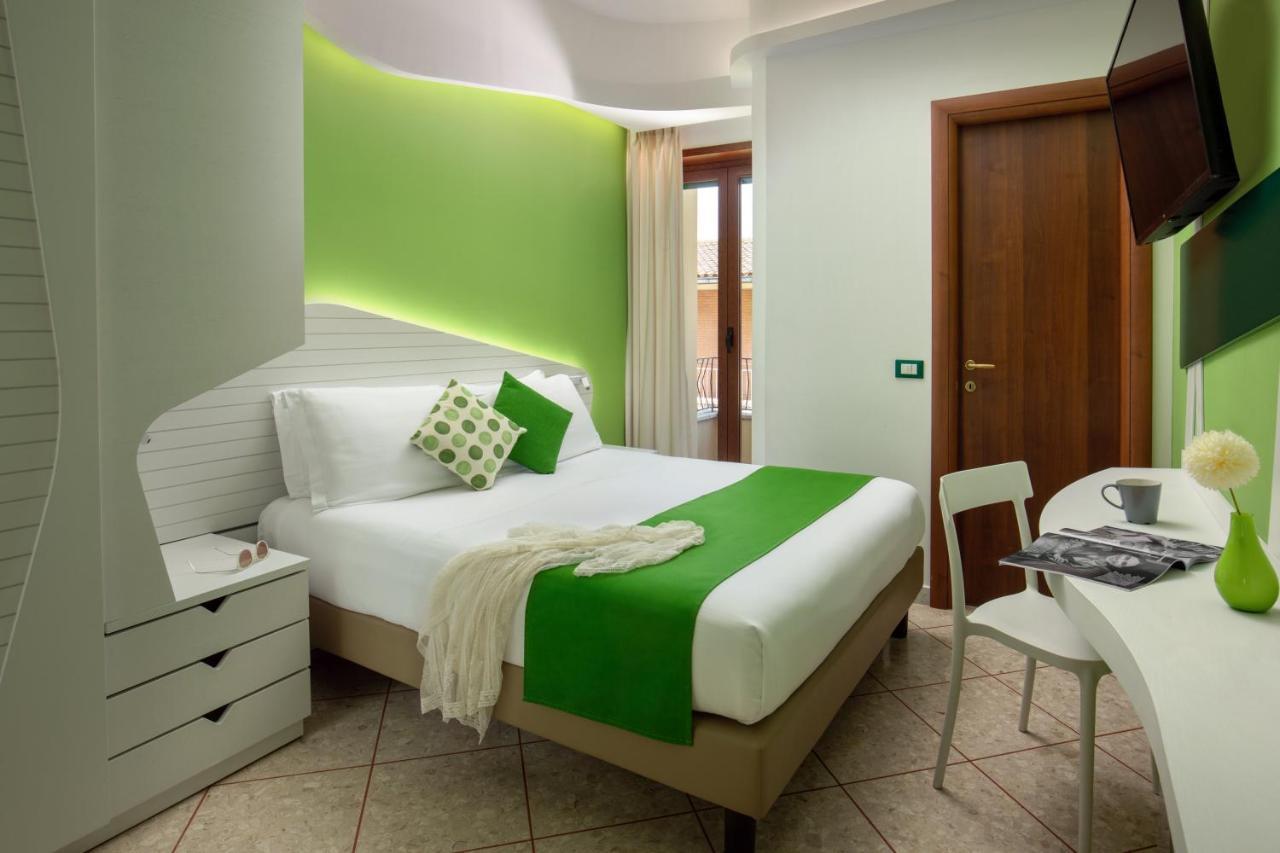 Hotel Casa Yvorio Terracina Eksteriør bilde