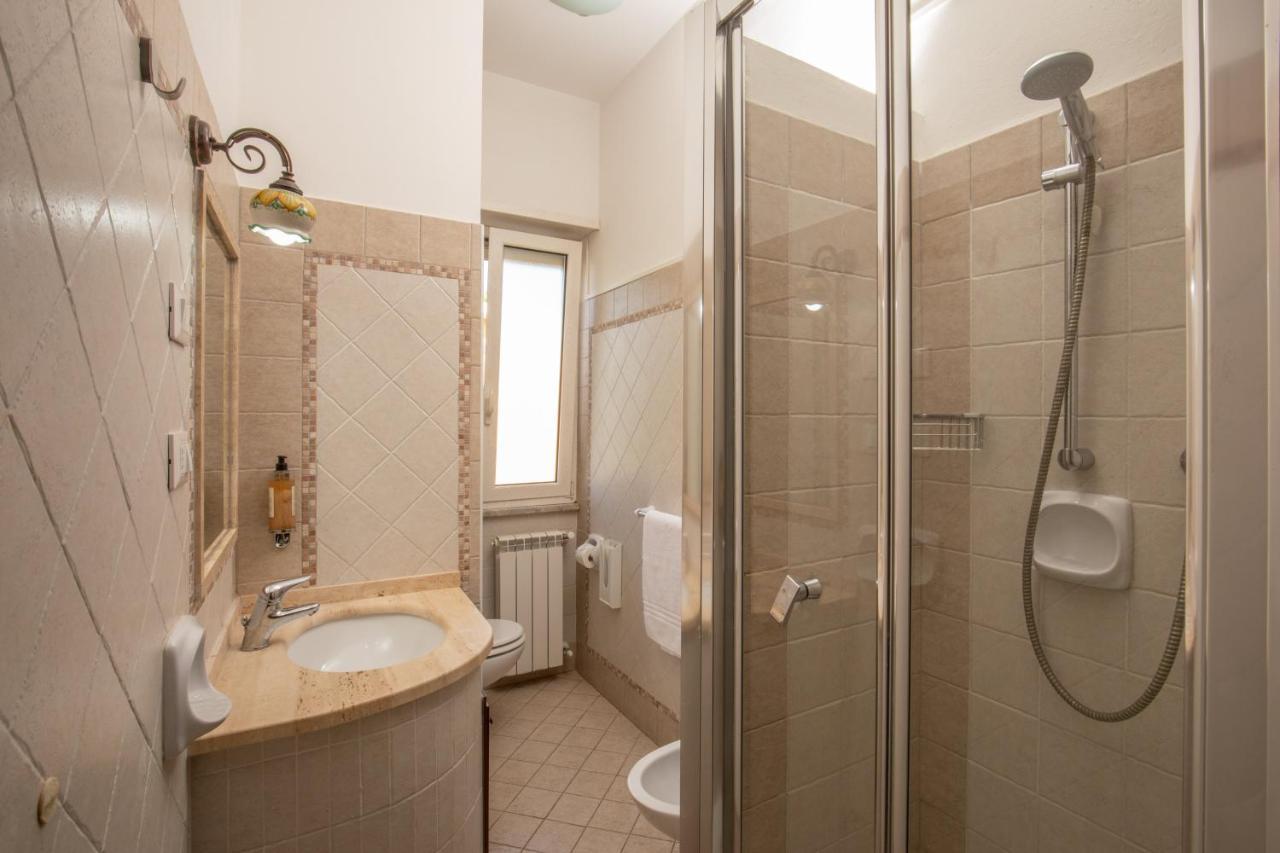 Hotel Casa Yvorio Terracina Eksteriør bilde