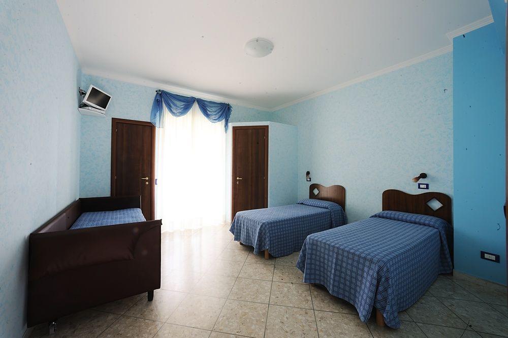 Hotel Casa Yvorio Terracina Eksteriør bilde