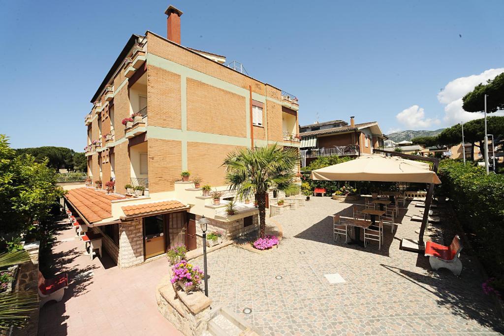 Hotel Casa Yvorio Terracina Eksteriør bilde