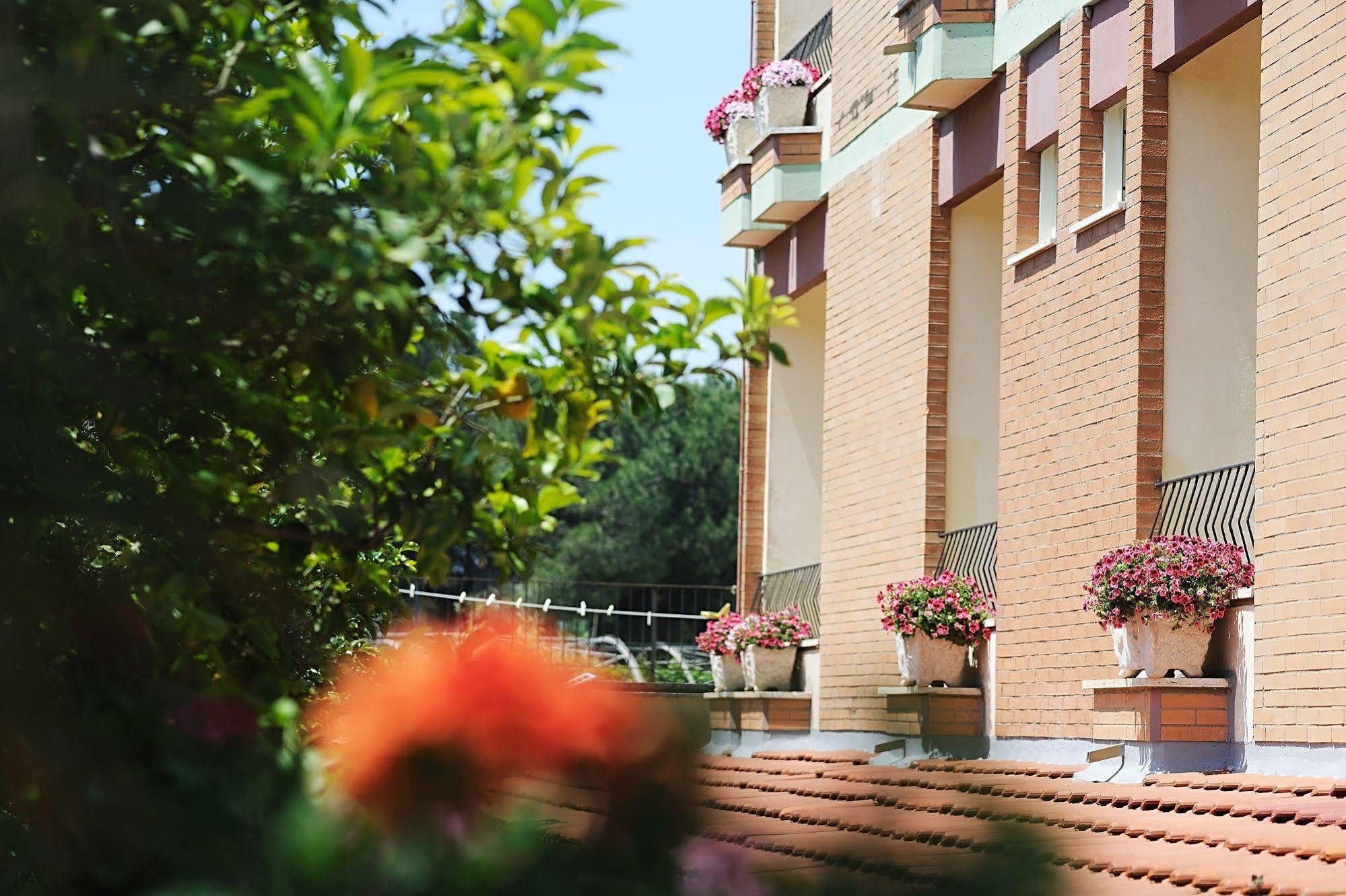Hotel Casa Yvorio Terracina Eksteriør bilde